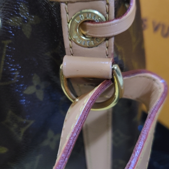 Louis Vuitton Petite Noe Bag - Picture 11 of 16